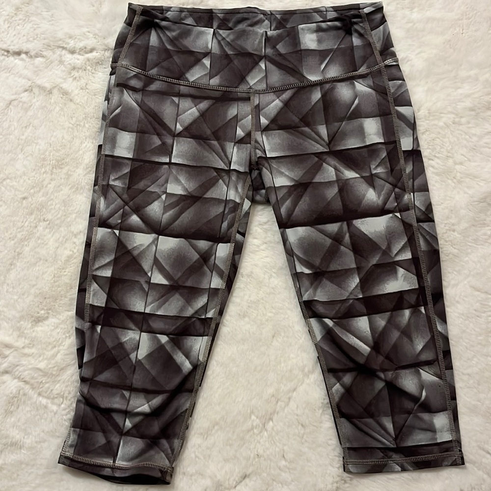 Athleta cropped Womens leggings